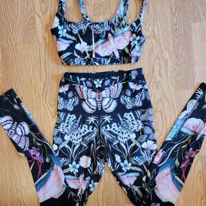 Yoga Democracy Pretty in Black Moth set Size XS